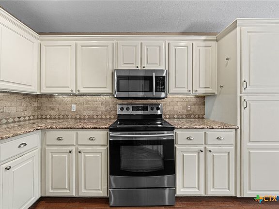 4th image of 413 Hallmark Cir