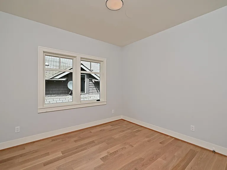 2910 9th Ave W — Photo 25