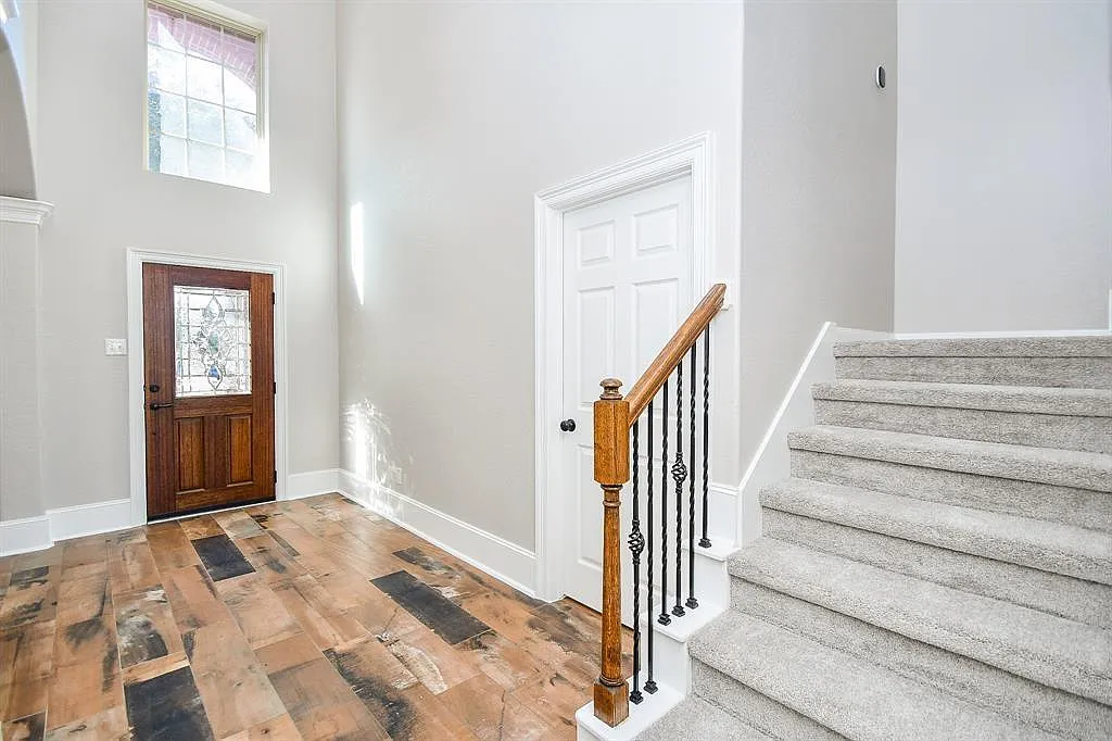 4 bed, 2.5 bath, 2346 sqft, $3,000 — Photo 3