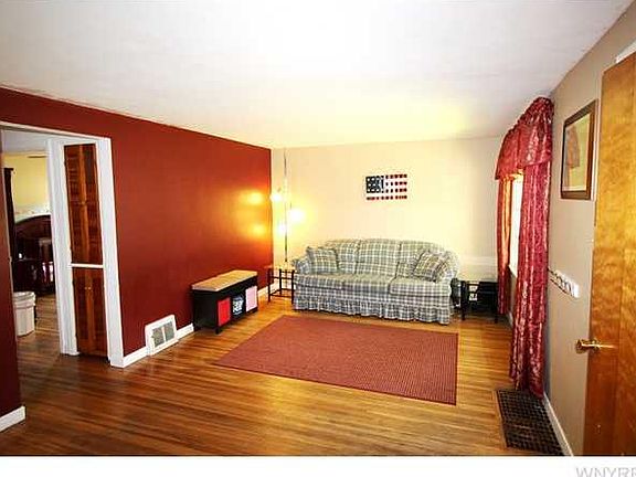 5th image of 161 Wellington Ave