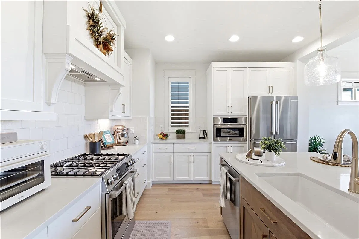 3 bed, 2.5 bath, 2713 sqft, $3,000 — Photo 3