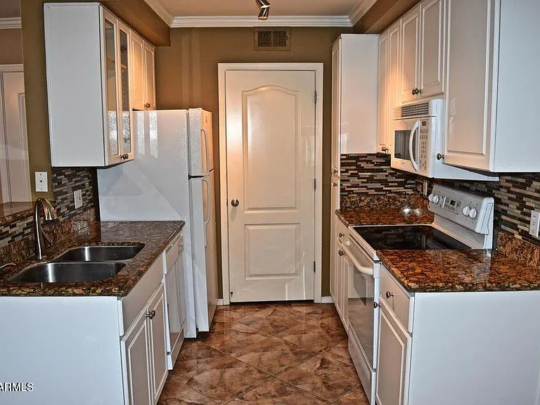 1701 E Colter St #7 — Photo 4