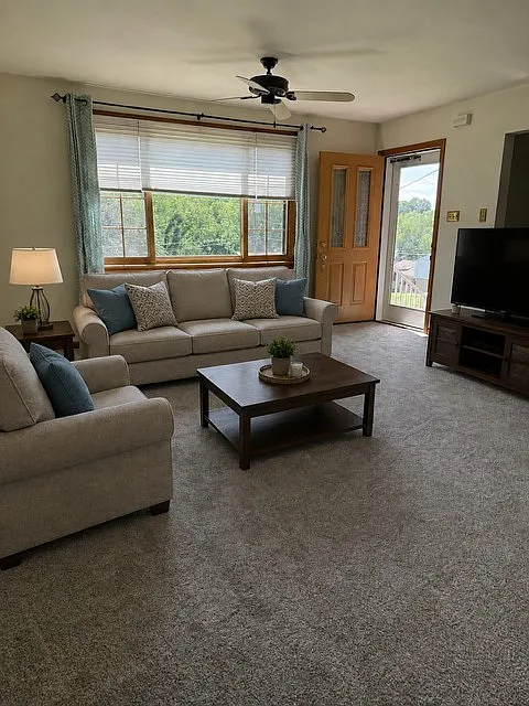 2 bed, 878 sqft, $1,900 — Photo 3