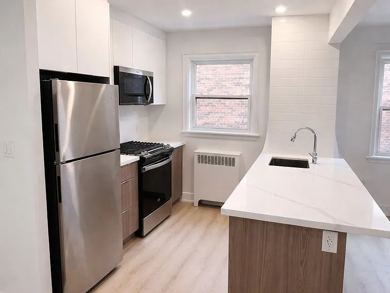 1024 King St E #3 — Photo 2