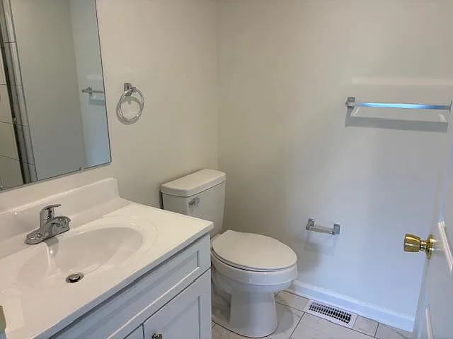 2403 Beacon Hl — Photo 17