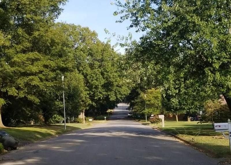 2nd image of 721 Scenic Hills Dr