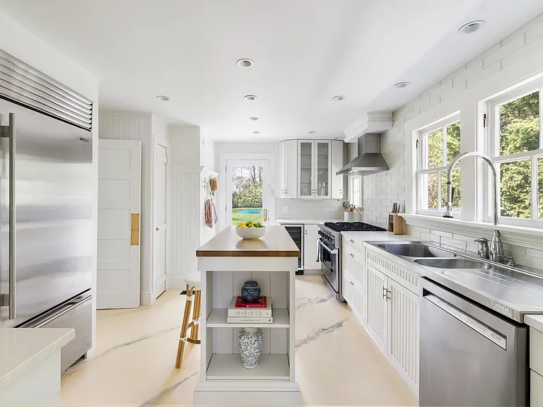 33 Halsey Ave — Photo 6