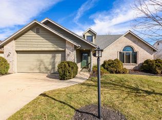 631 Autumn Ridge Ln, Fort Wayne, IN 46804