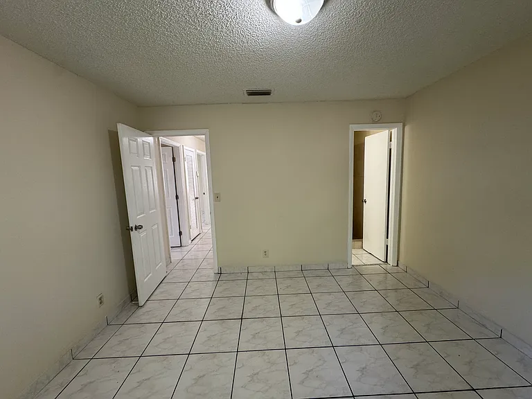 4371 Riverside Dr #D — Photo 12