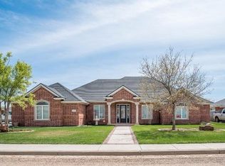 1414 10th St, Shallowater, TX 79363