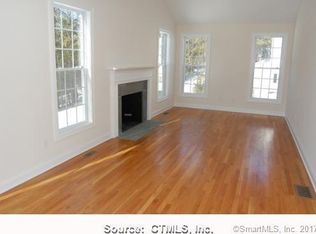 19 Arlington Dr, Avon, CT 06001