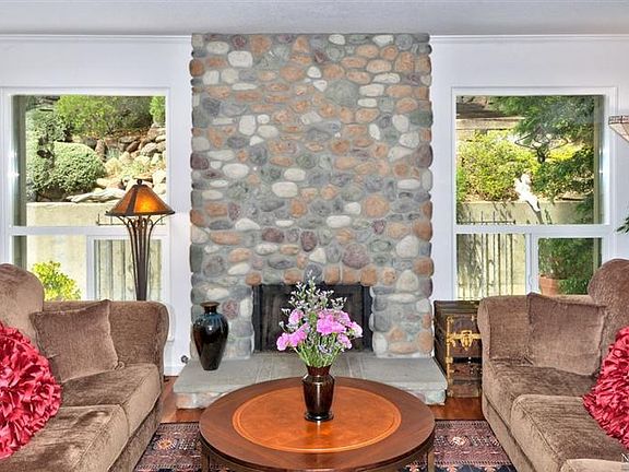 5th image of 595 Fieldcrest Drive