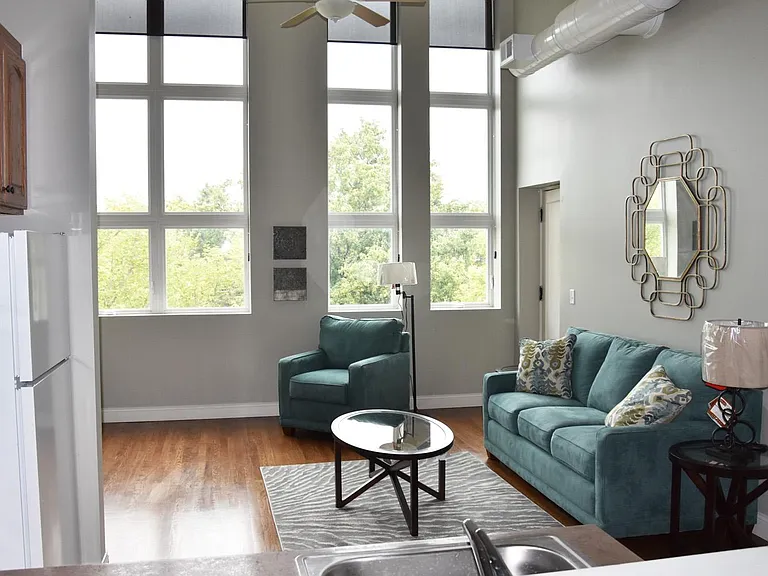 119 N Colfax St — Photo 2