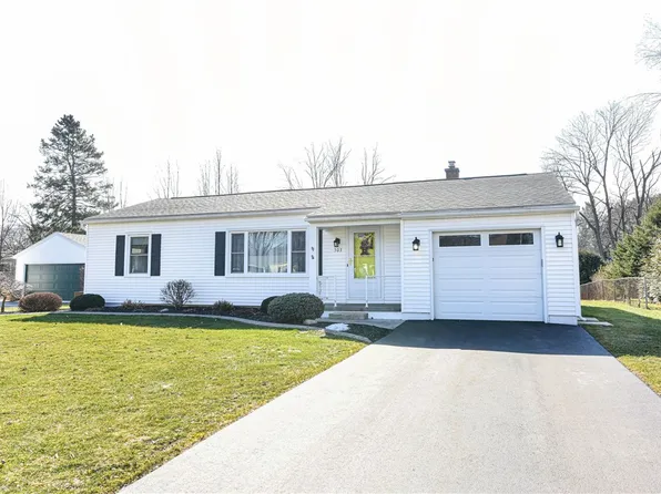 503 Pineview Dr, Webster, NY 14580