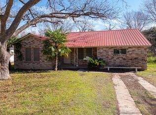 833 Laurel St, Uvalde, TX 78801