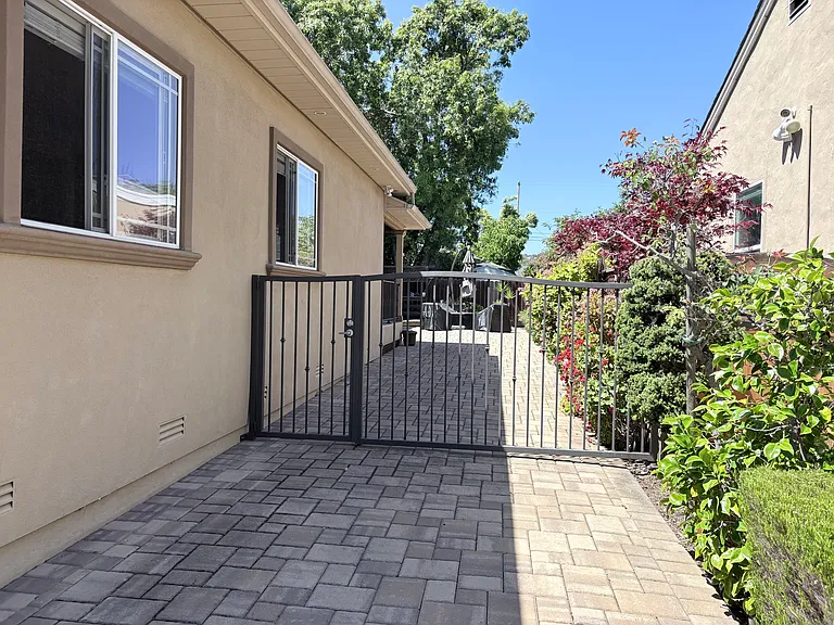1530 Jasmine St — Photo 24