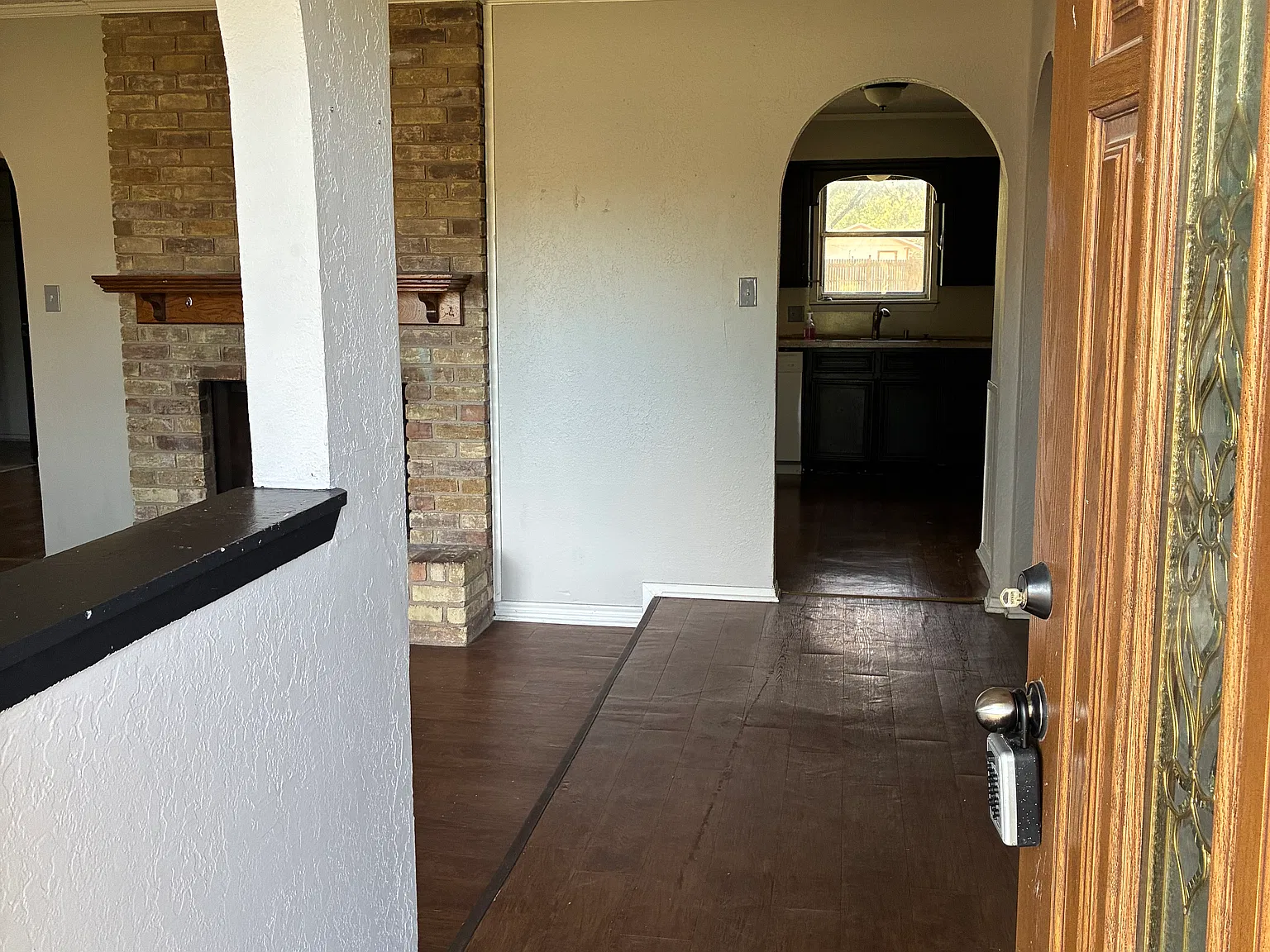 216 Ivy Ln — Photo 2