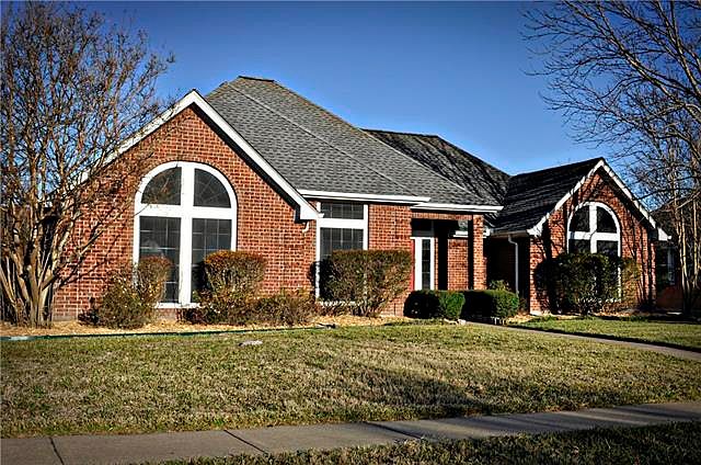 1st image of 802 Lakeway Dr