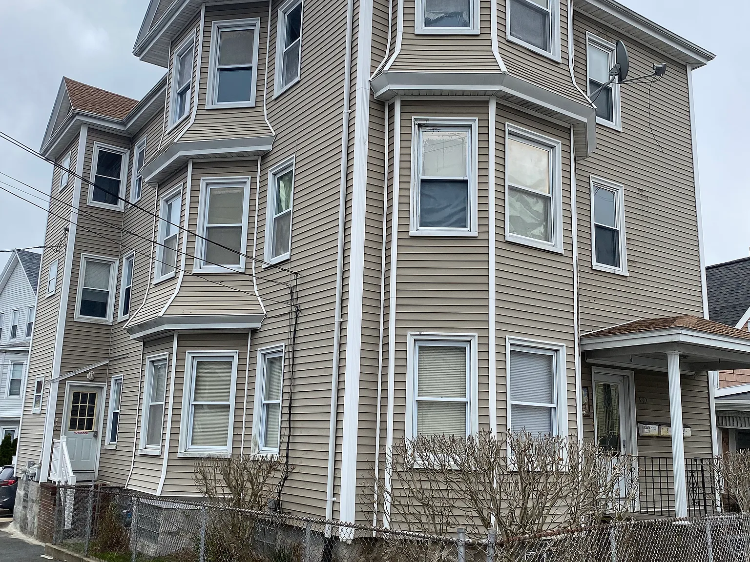 3 bed, 1323 sqft, $1,900 — Photo 1