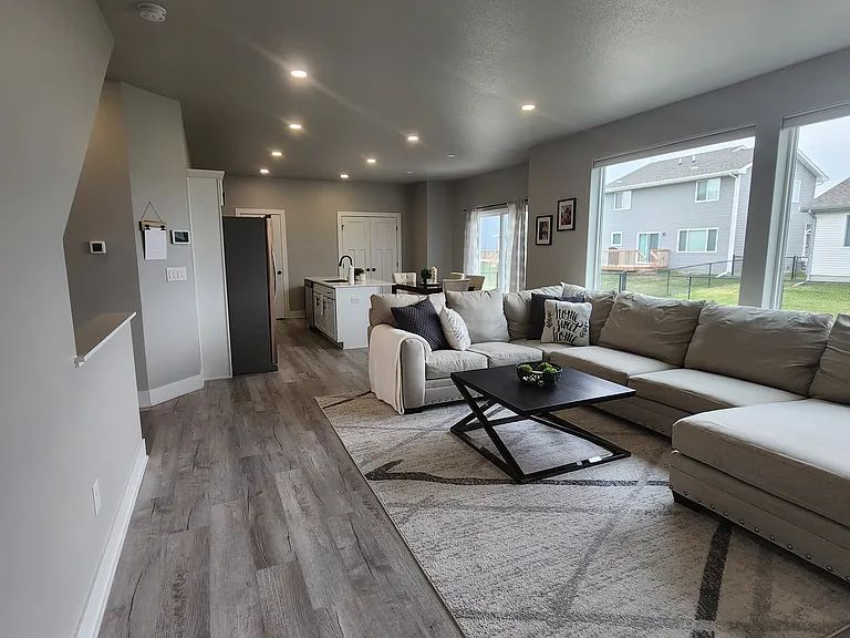 603 NE Pearl Dr — Photo 6
