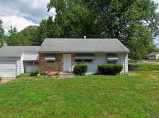 201 Estridge Rd, Saint Louis, MO 63137