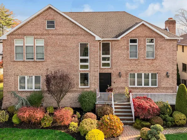 534 Brandon Place image 2 of 44