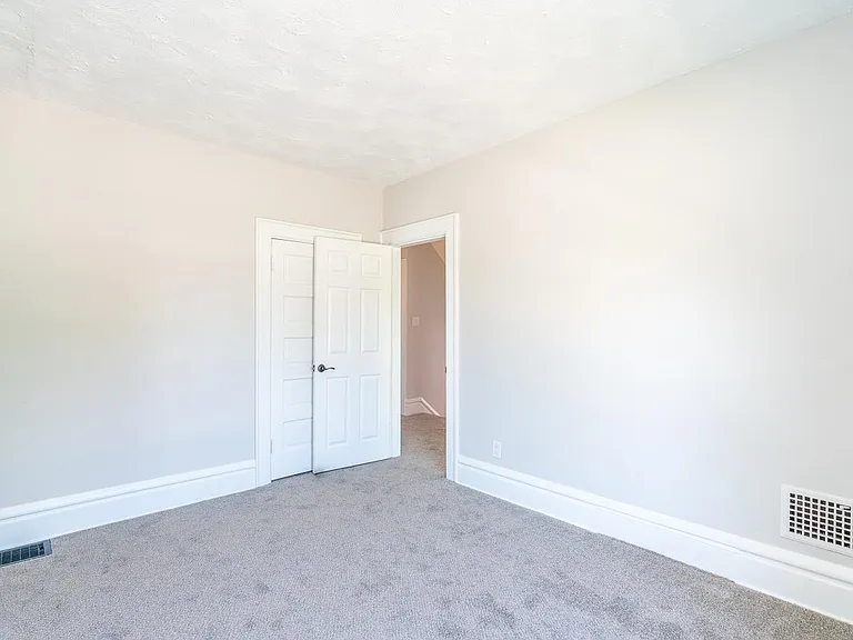 2435 Summit St — Photo 27