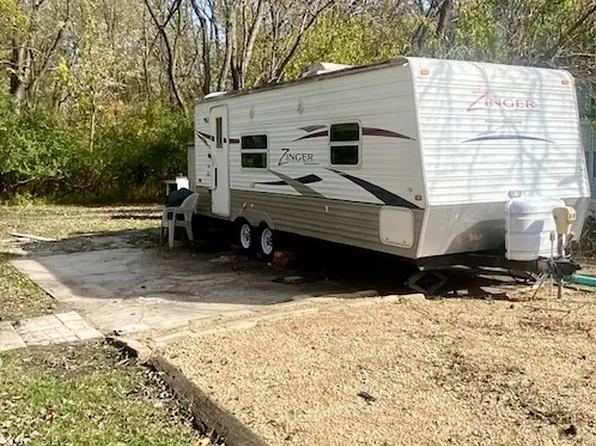 17/100 Woodhaven Dr E, Sublette, IL 61367