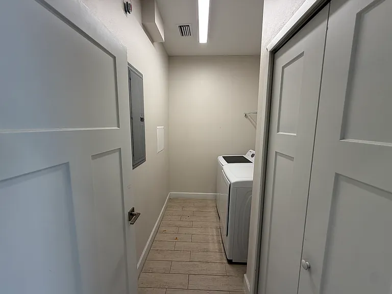 2104 Penny Ln — Photo 10