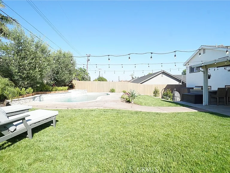 925 Gehrig Ave — Photo 7