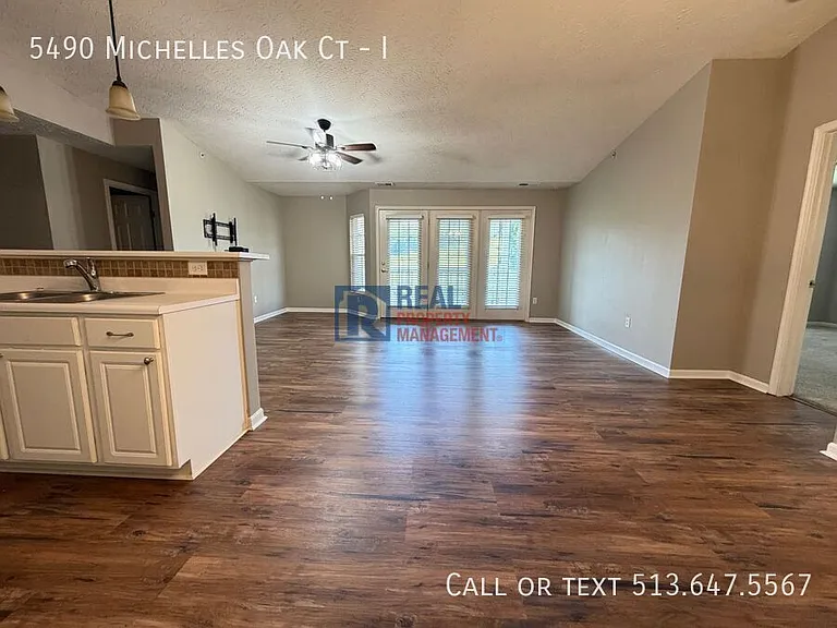 5490 Michelles Oak Ct #I — Photo 4