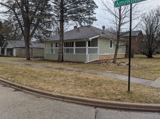 107 Arrowhead Dr, Algonquin, IL 60102