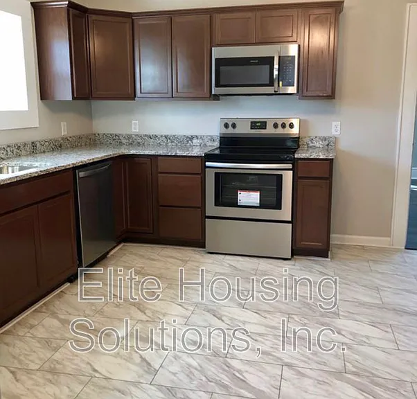 4672 W Lee Hwy — Photo 2