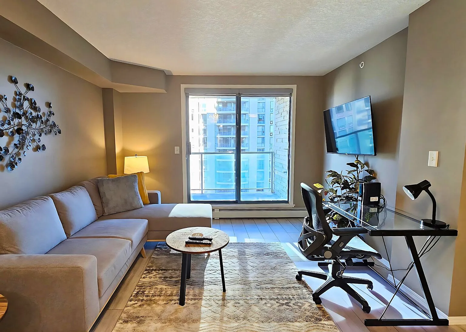 1 Furnished/Unfurnished Unit Available in Tarjan Place All Utilities — Photo 1