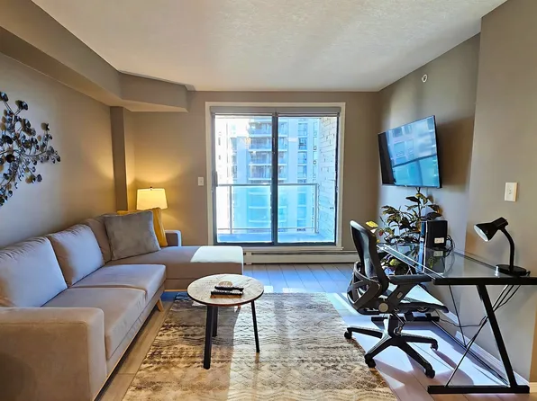 1111 6th Ave SW #904, Calgary, AB T2P 5M5
