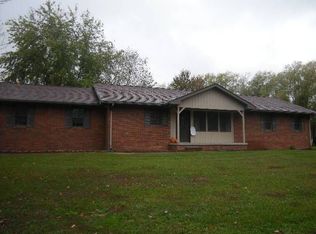511 Horseshoe Ln, Casey, IL 62420