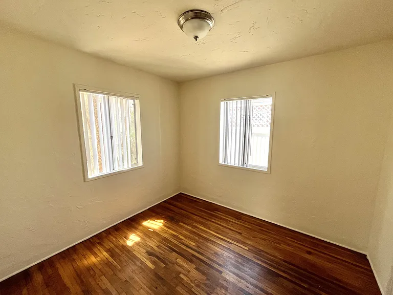 1813 Bacon St — Photo 4