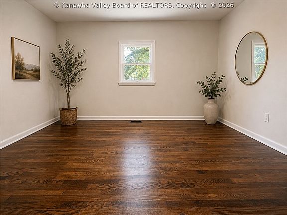 6th image of 1215 Stonebrook Rd