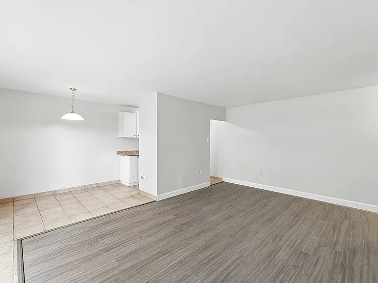 1223 Richmond St — Photo 10