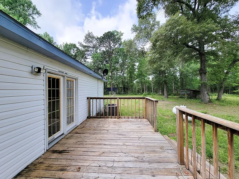 20284 Forest Woods Ln — Photo 33