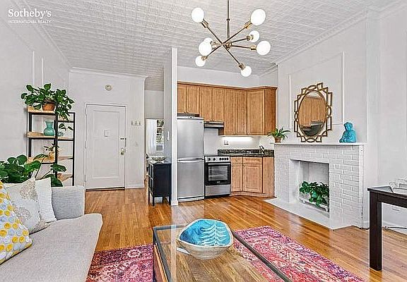 4th image of 1 Horatio St