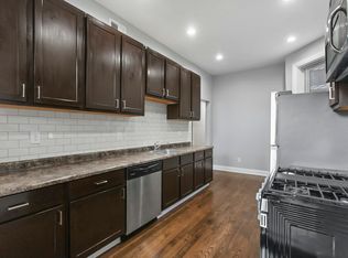 906 W Montrose Ave #4, Chicago, IL 60613