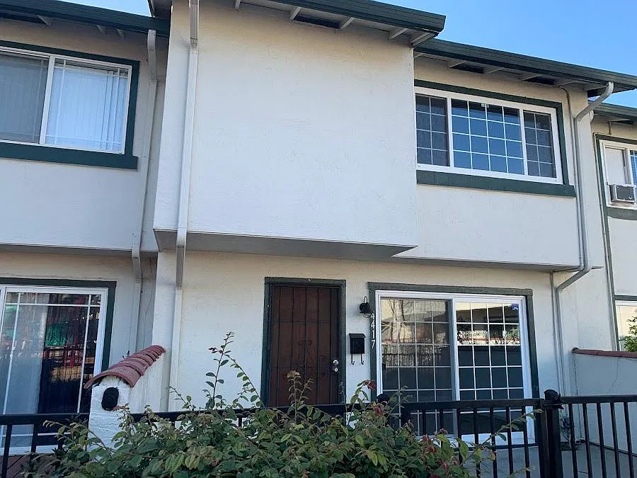 3 bed, 2.5 bath, 1338 sqft, $3,700 — Photo 1