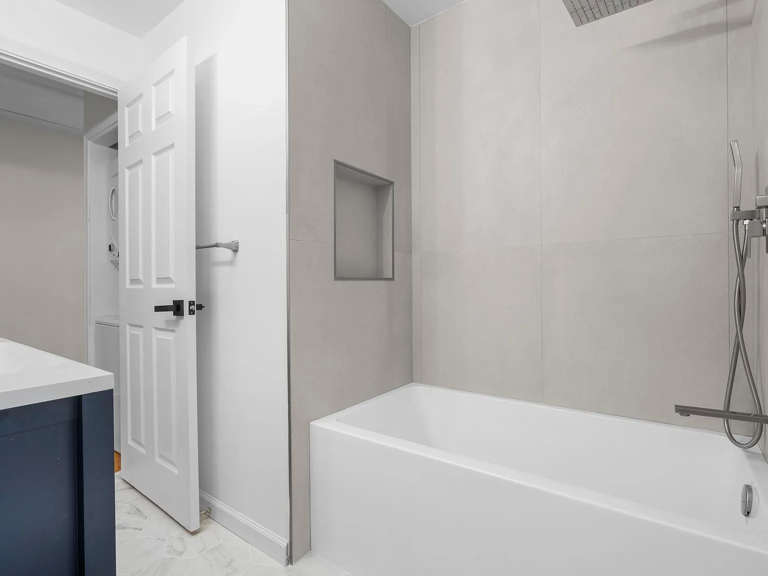 3 bed, 1092 sqft, $3,500 — Photo 1