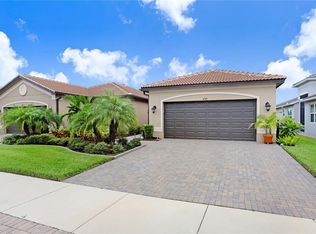 4749 Avila Lakes Dr, Wimauma, FL 33598