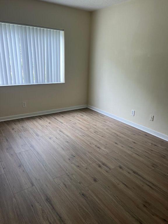 101 SE 6th Ave APT 4, photo 6