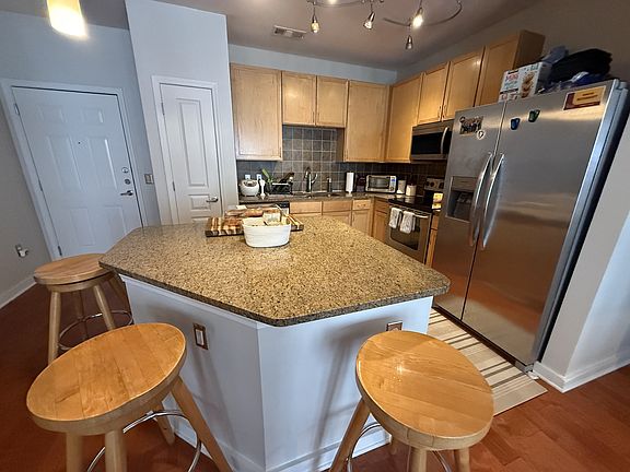 3rd image of 3000 Vanderbilt Pl APT 204