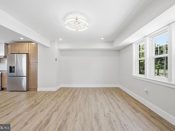 5th image of 861 N 7th St