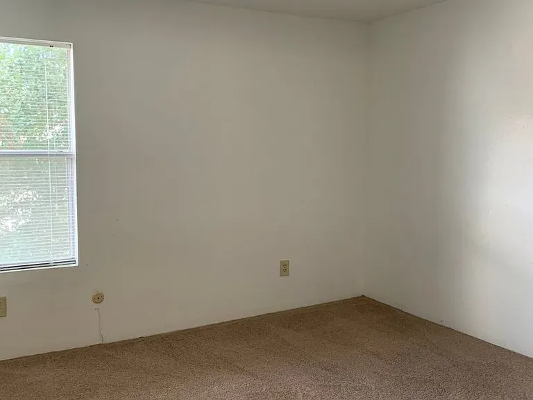 Emerald Cove Apartments — Photo 122