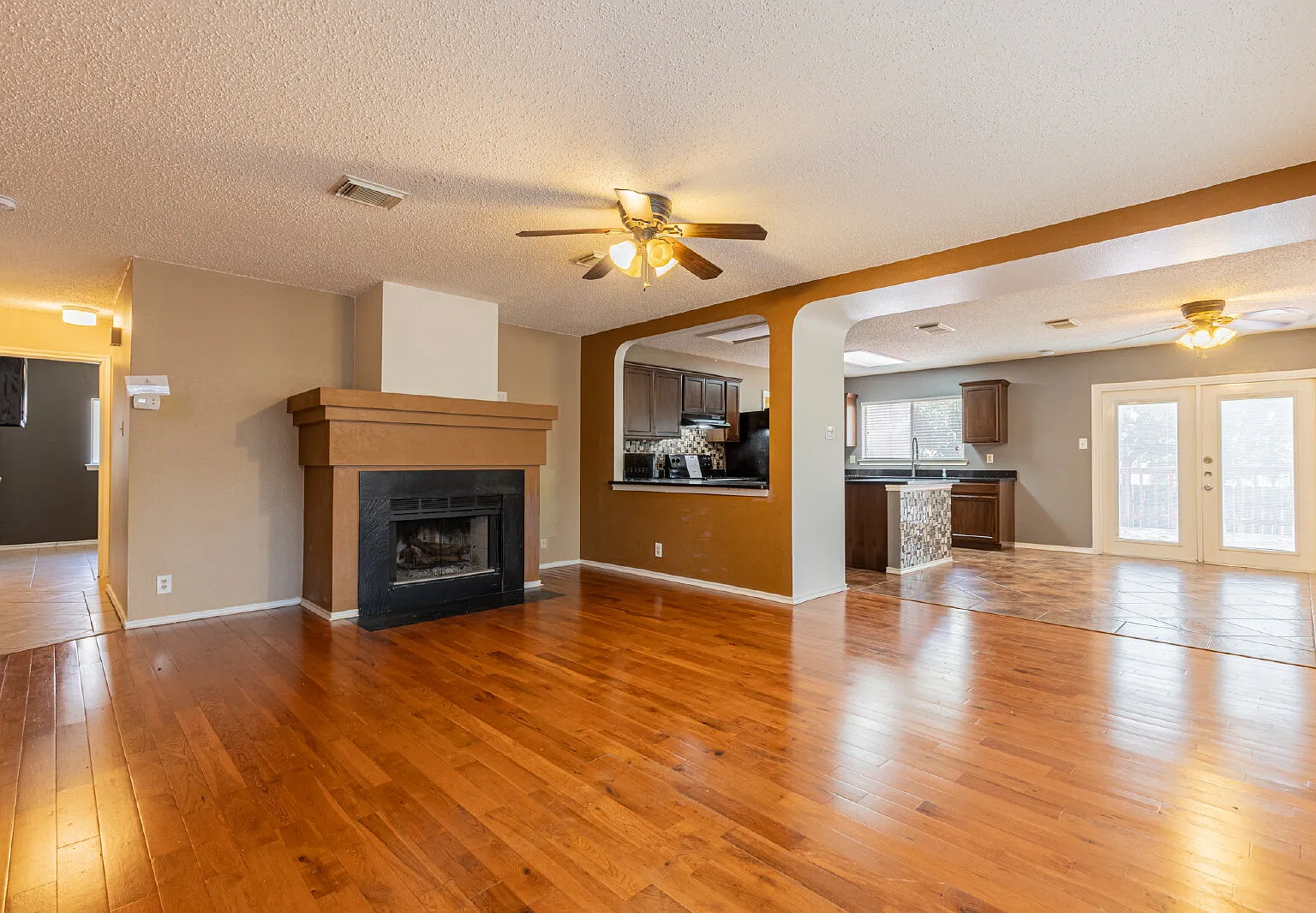 3 bed, 2.0 bath, 1520 sqft, $1,800 — Photo 3